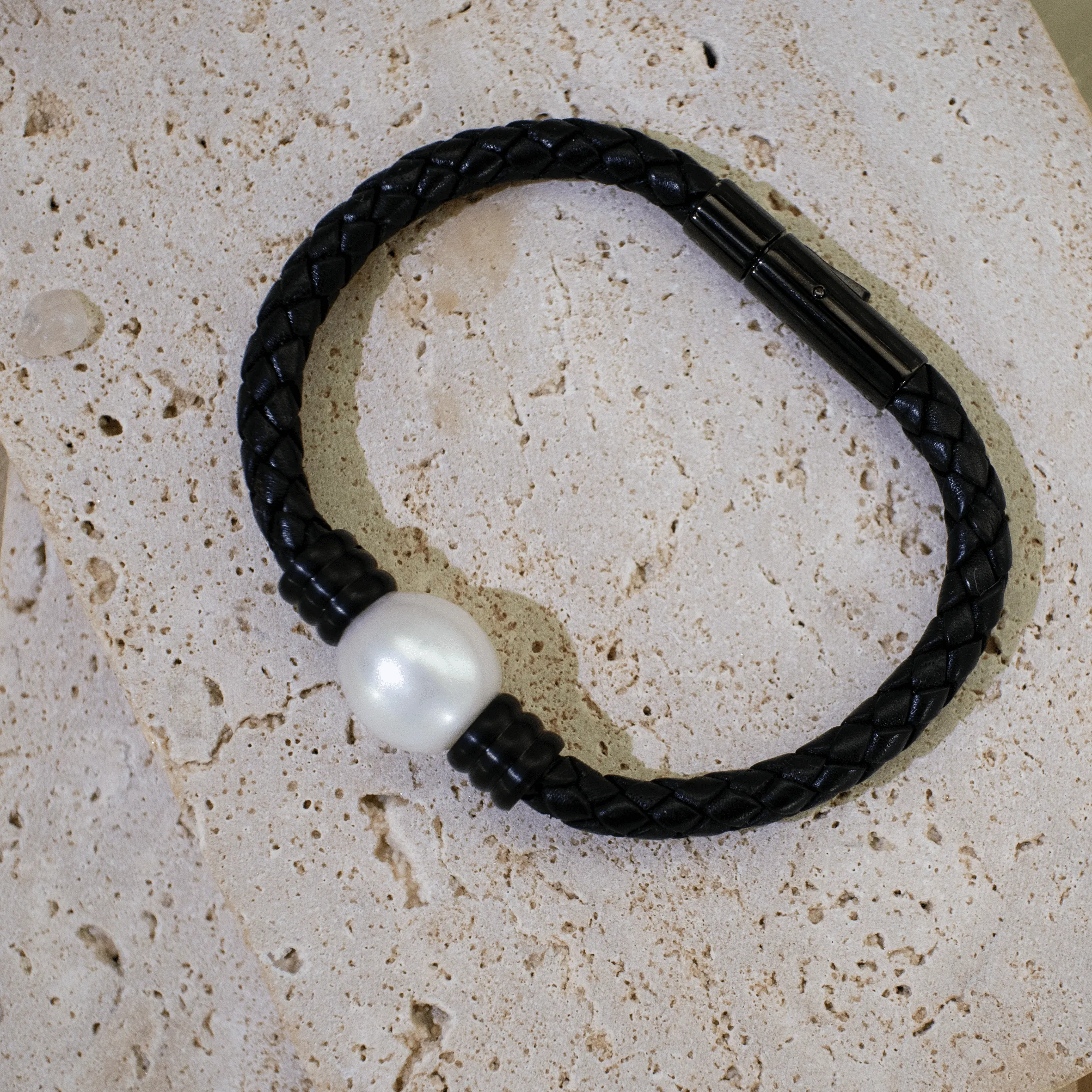 12-13mm Large Pearl Leather Bracelet in Stainless Steel