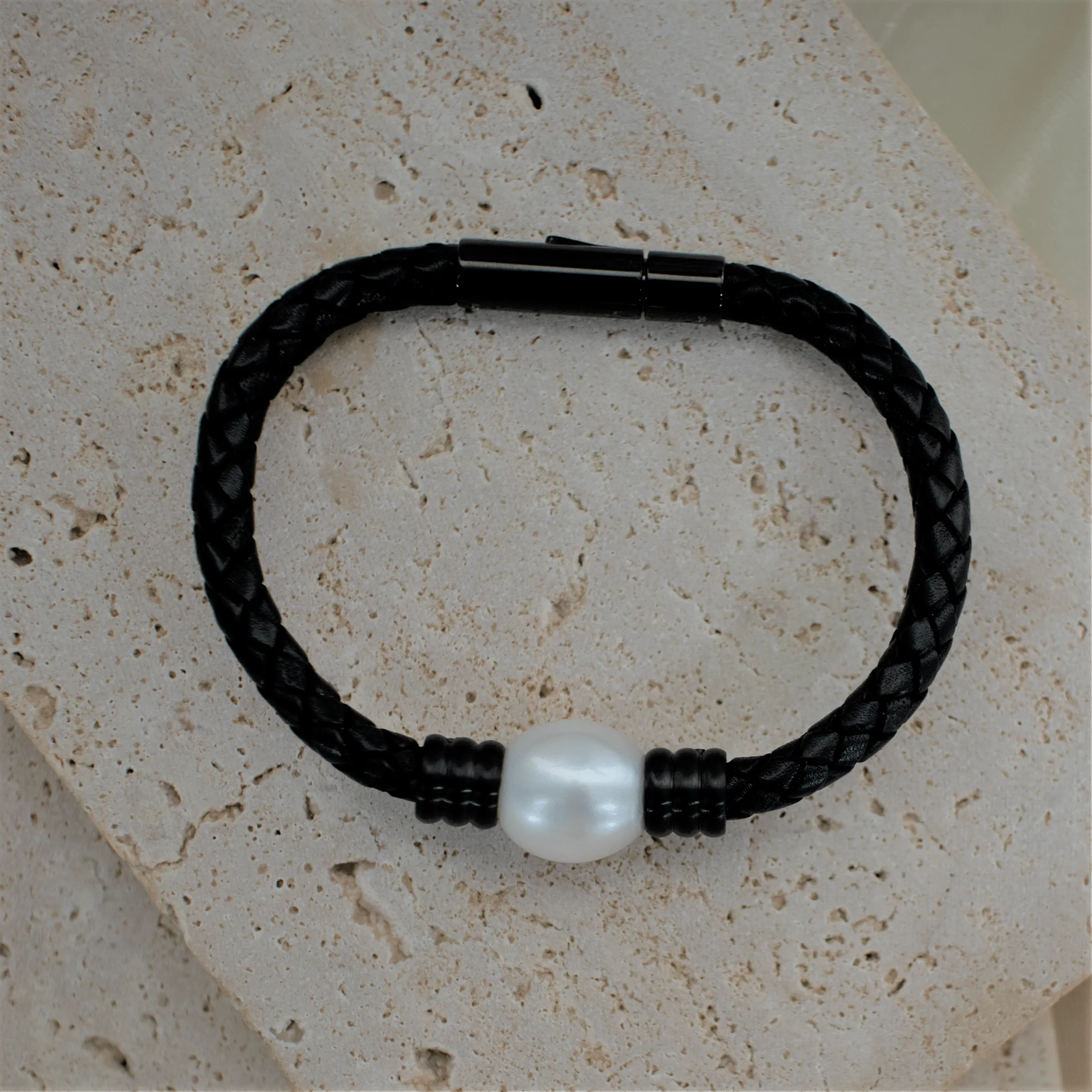 12-13mm Large Pearl Leather Bracelet in Stainless Steel