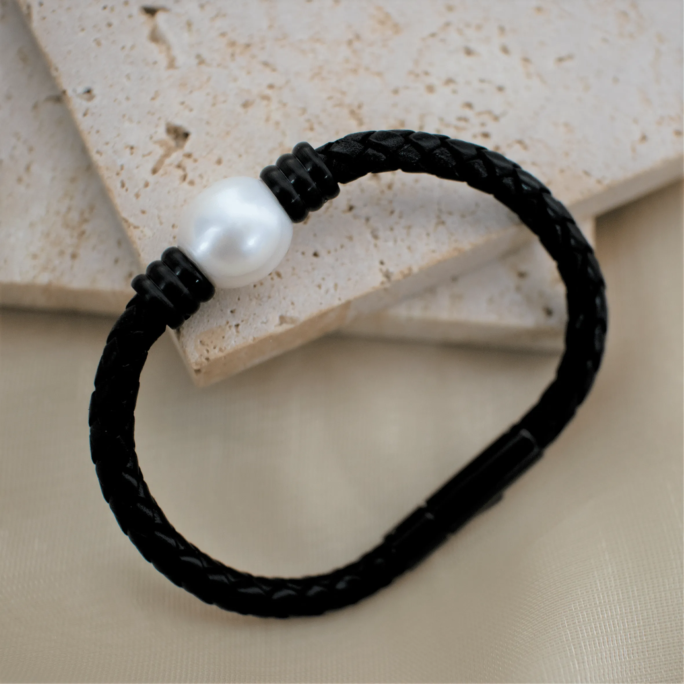 12-13mm Large Pearl Leather Bracelet in Stainless Steel