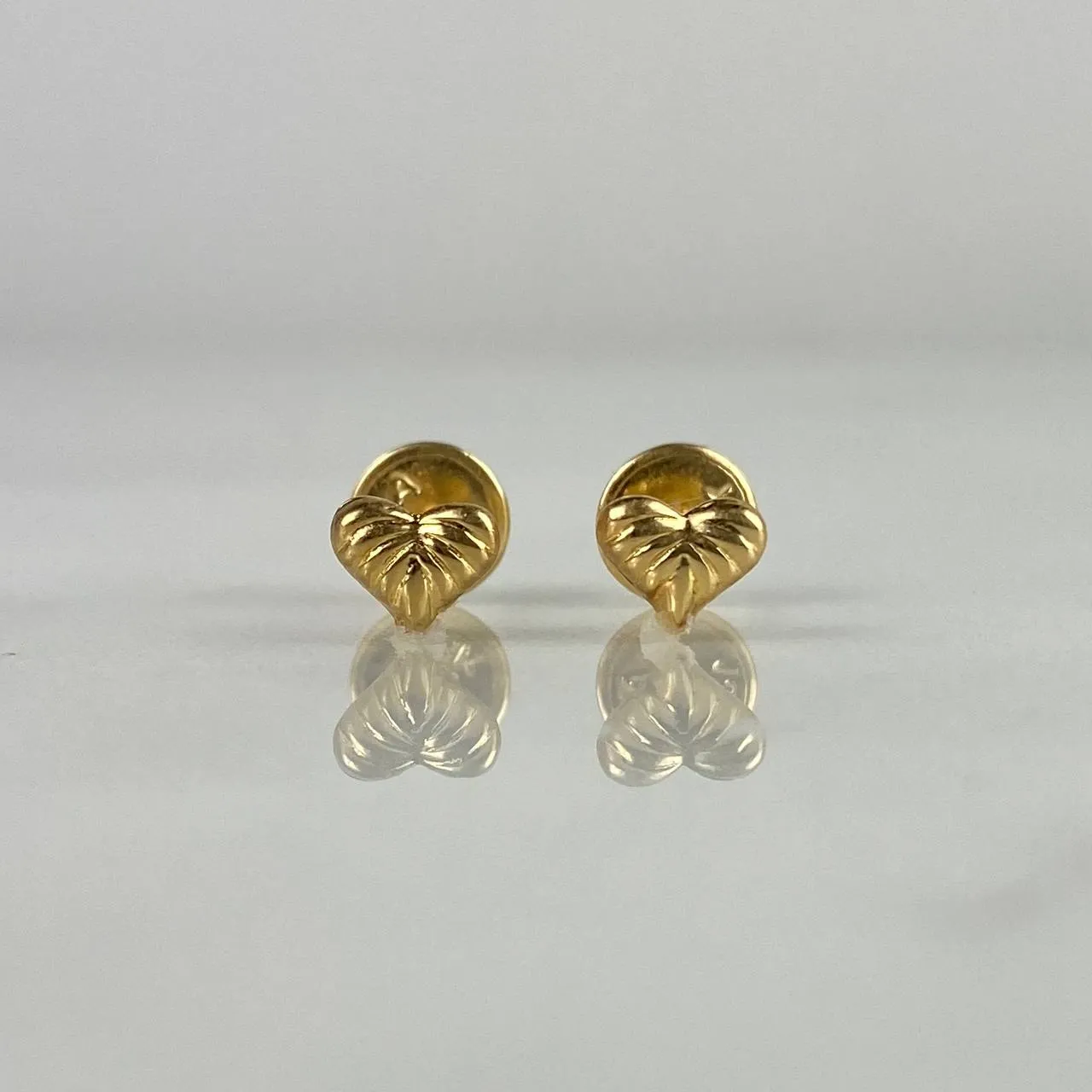 18K Yellow Gold Striped Heart Stud Earrings 0.45gr