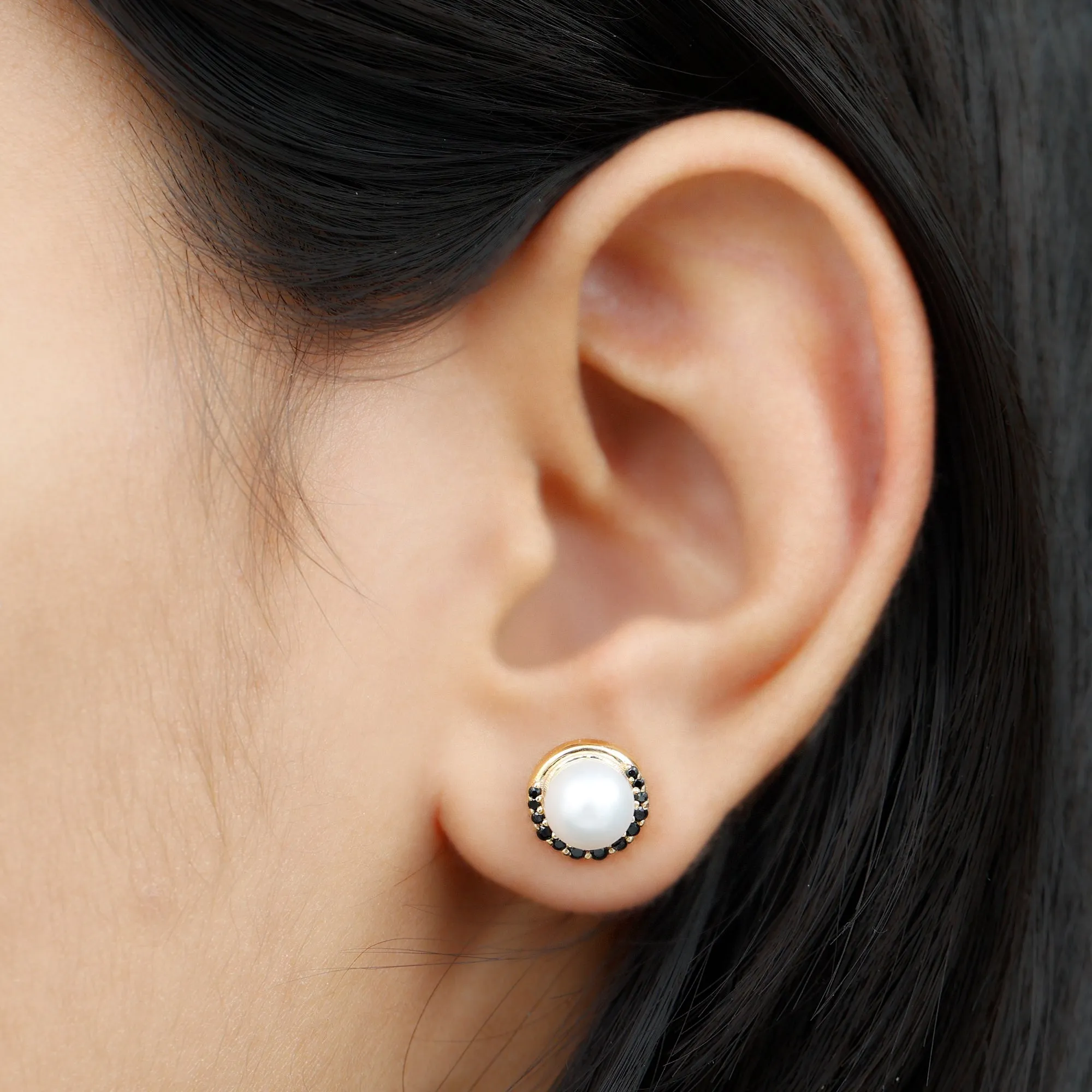 6.25 CT Freshwater Pearl Solitaire Stud with Black Spinel Half Halo