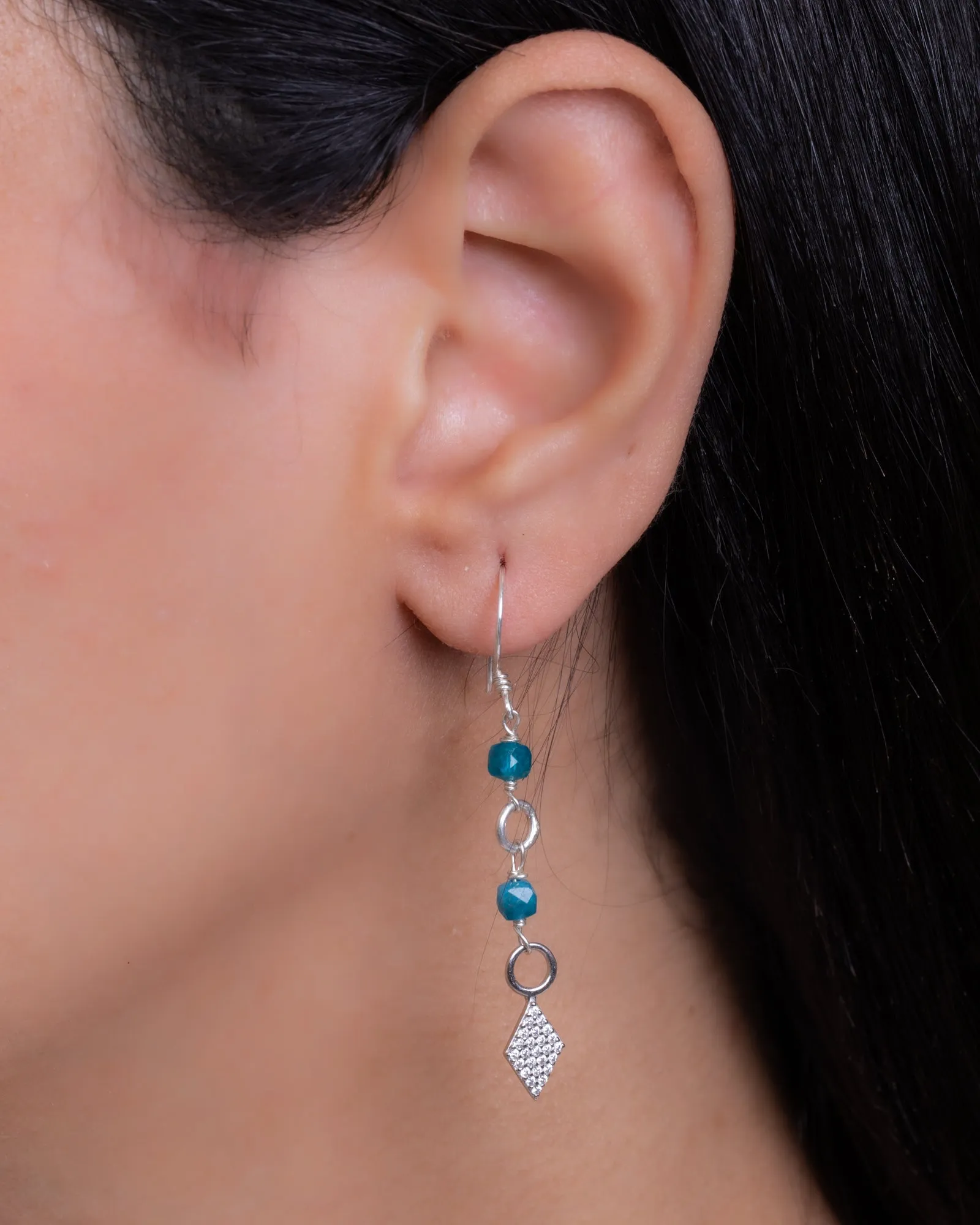 Apatite and pearl stones E