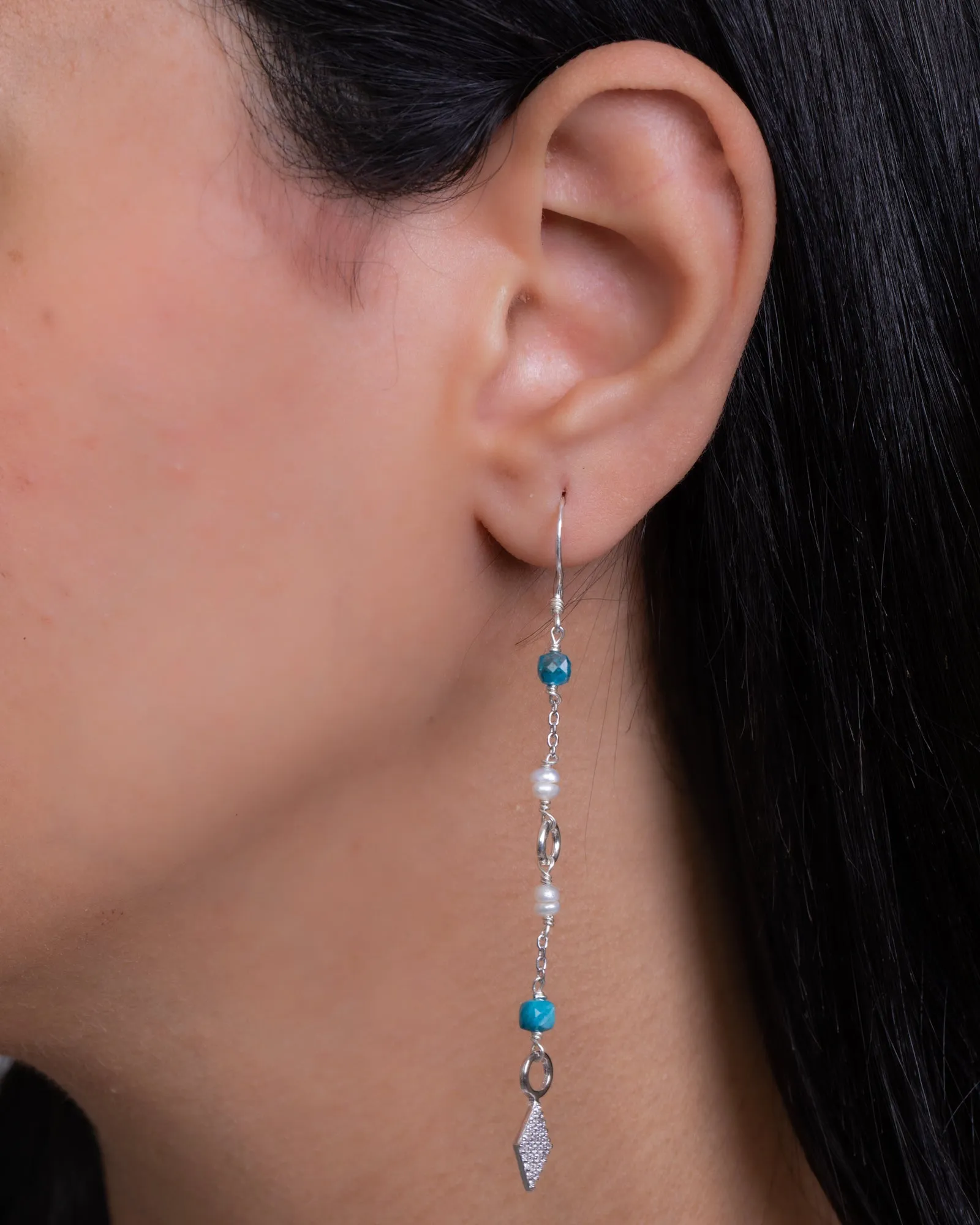 Apatite and pearl stones E