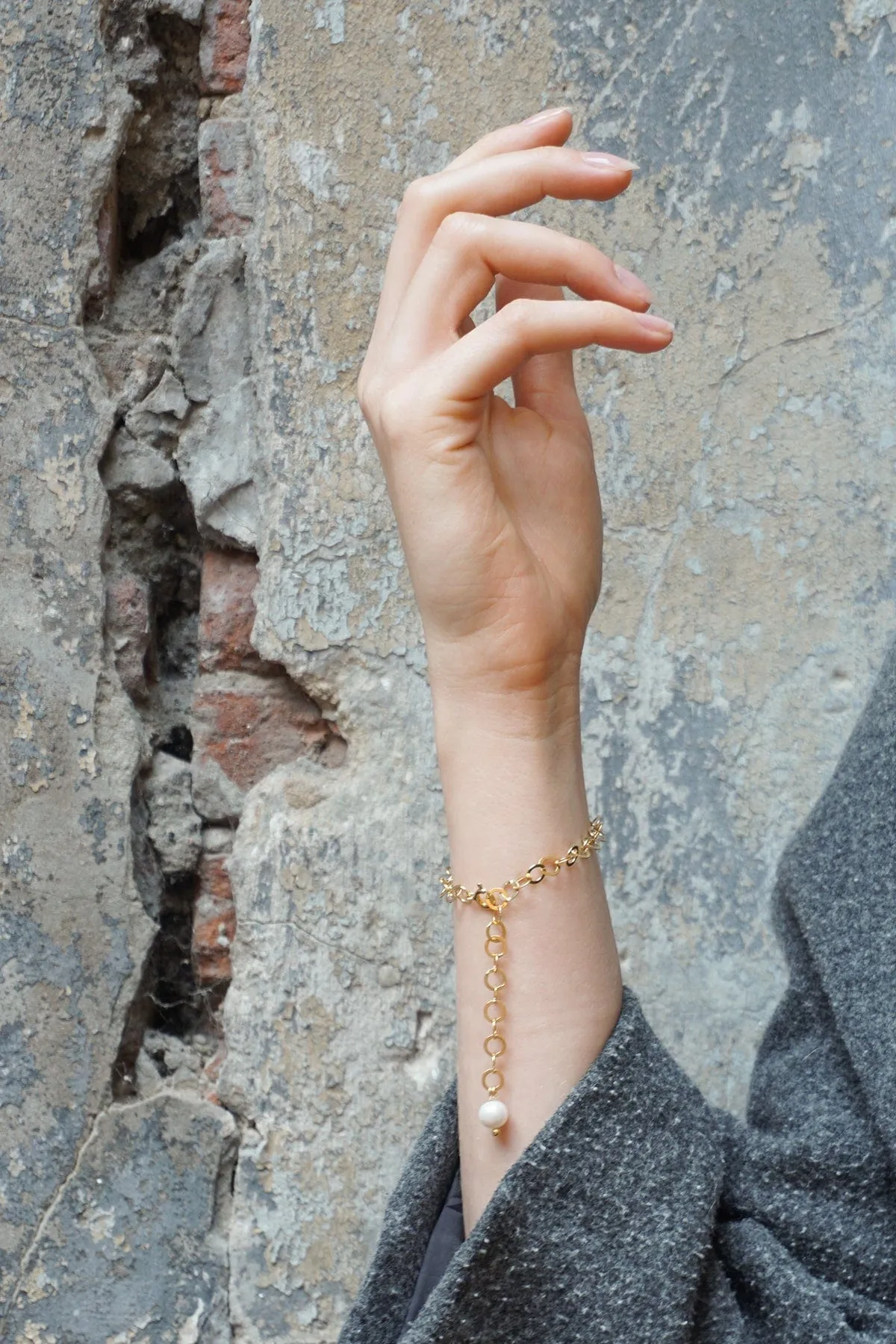 Chain Pearl Bracelet - Gold Plated