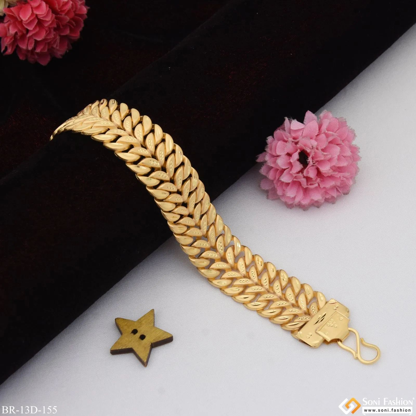 Classic Design Gold Plated Pokal Bracelet for Men - Style D155