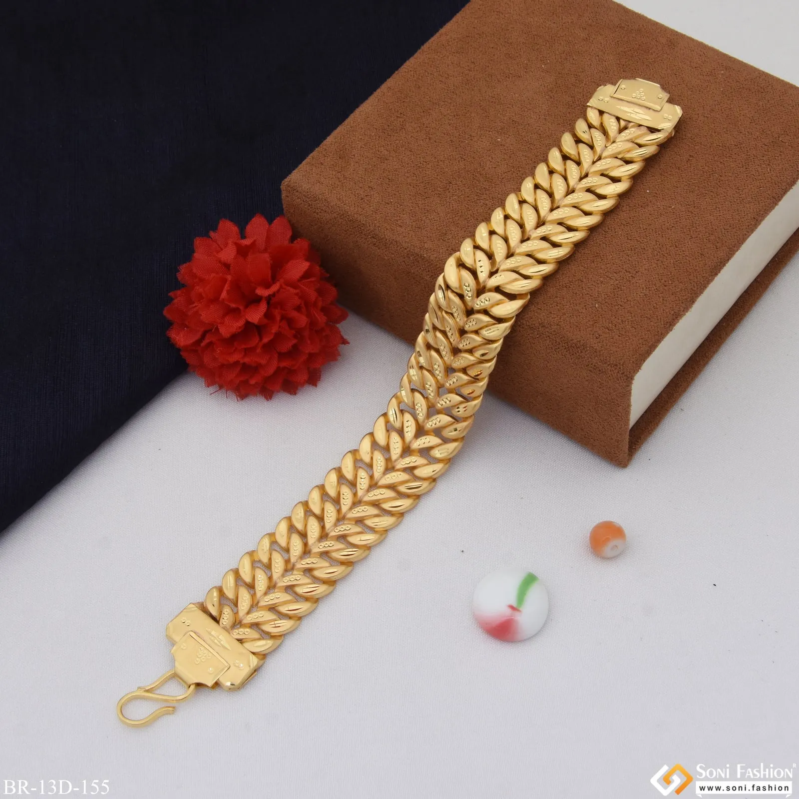 Classic Design Gold Plated Pokal Bracelet for Men - Style D155