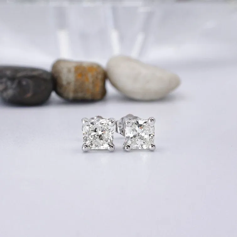Glistening 1.50 CT Cushion Cut Diamond Stud Earrings in 18 KT White Gold