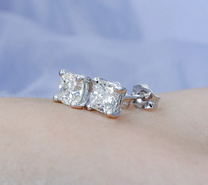 Glistening 1.50 CT Cushion Cut Diamond Stud Earrings in 18 KT White Gold