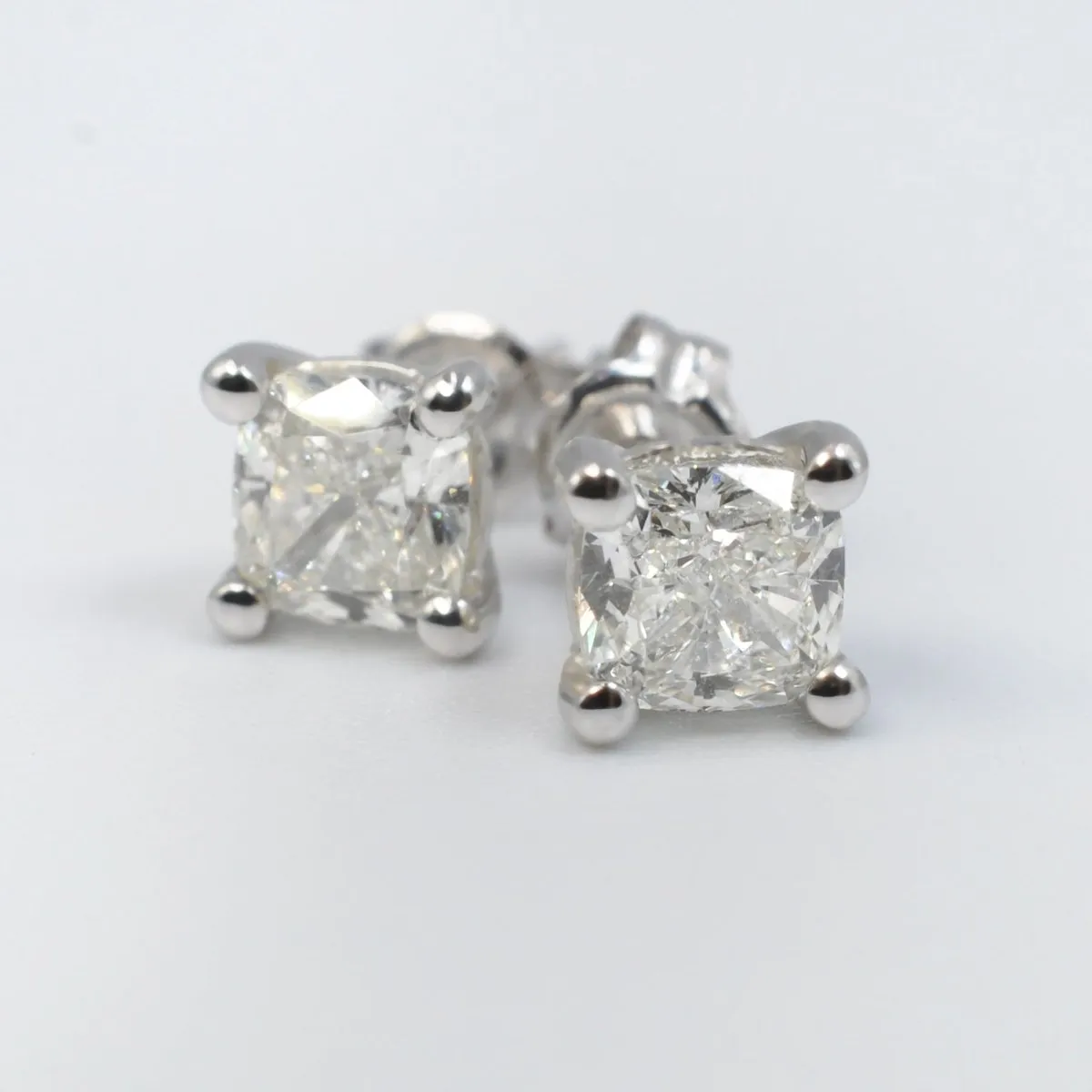 Glistening 1.50 CT Cushion Cut Diamond Stud Earrings in 18 KT White Gold