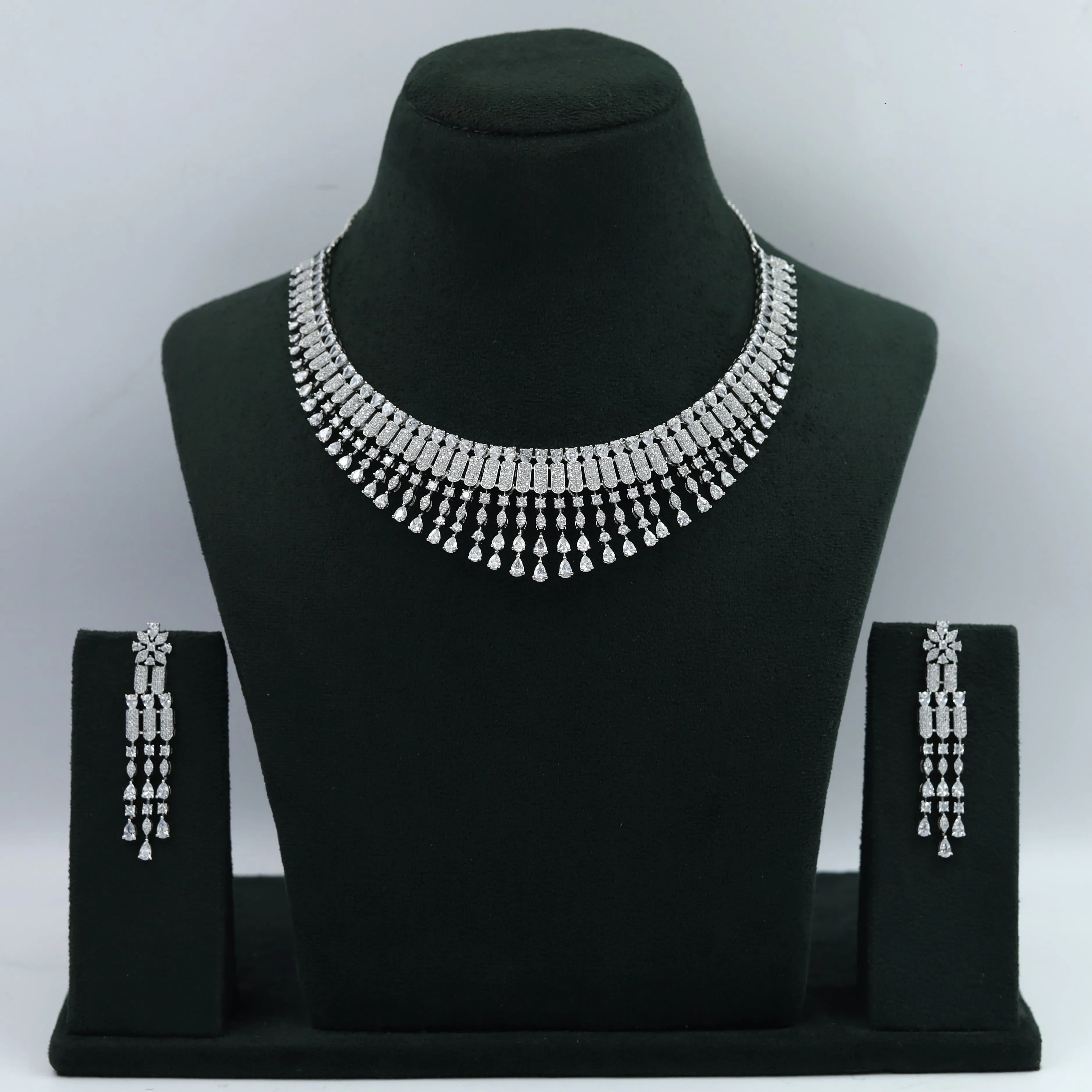 Round Neck Zircon/AD Necklace Set 15332-69