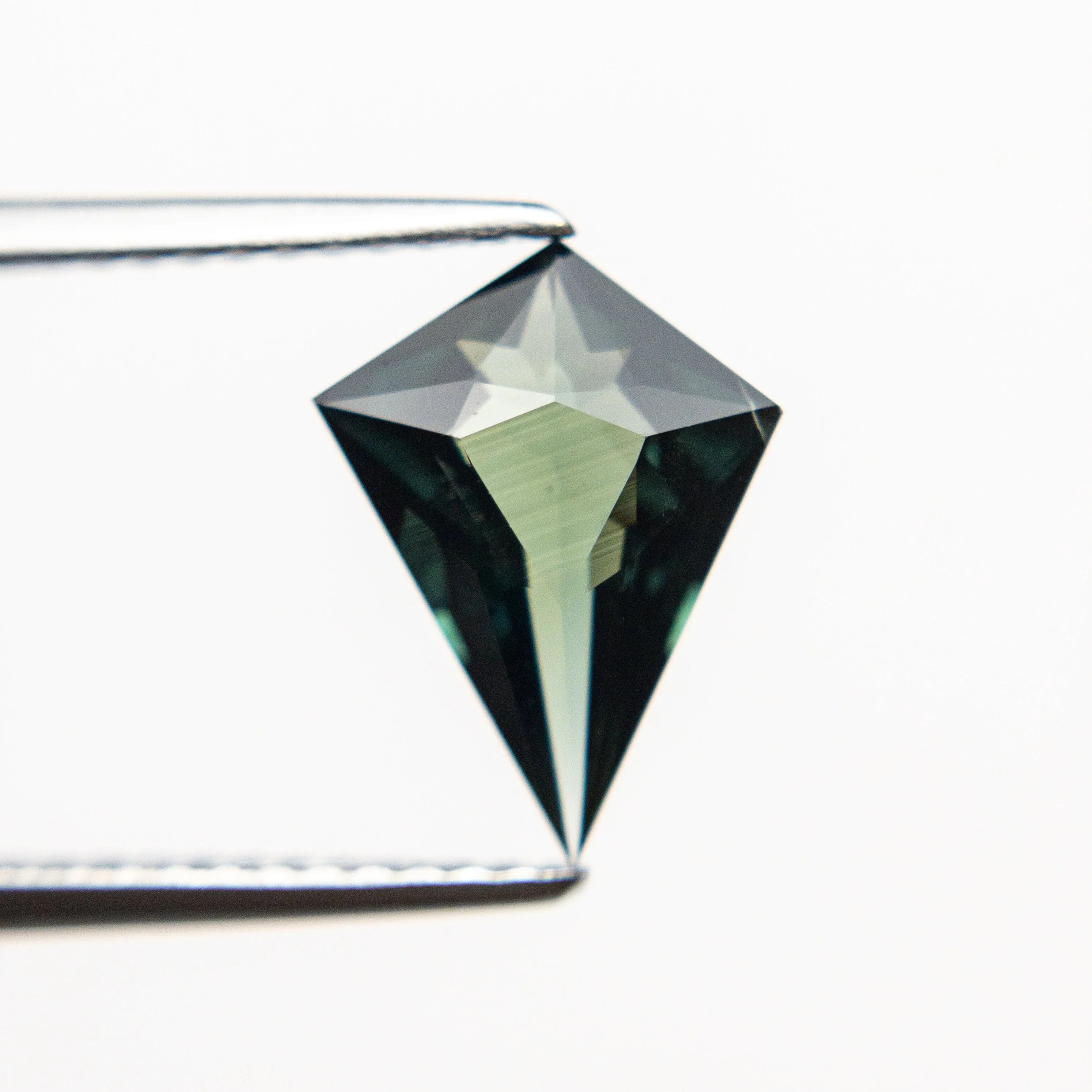 Teal/Green Brilliant Sapphire - 1.57ct Kite